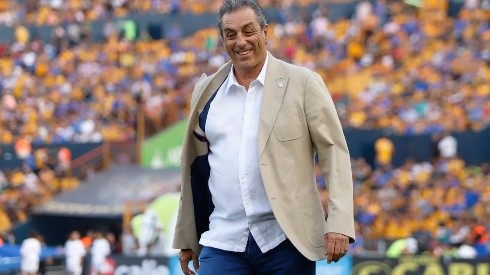 El entrenador tiene claro el nombre que desea como su centro delantero en Chivas