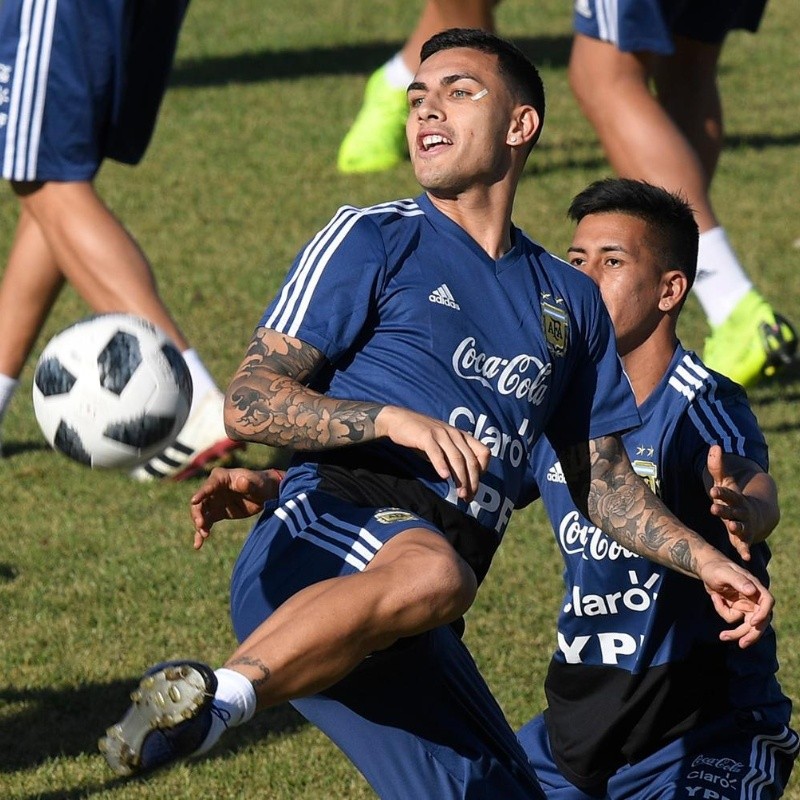 Puro lujo: el doble cinco que craneó Scaloni para la Selección Argentina en Brasil