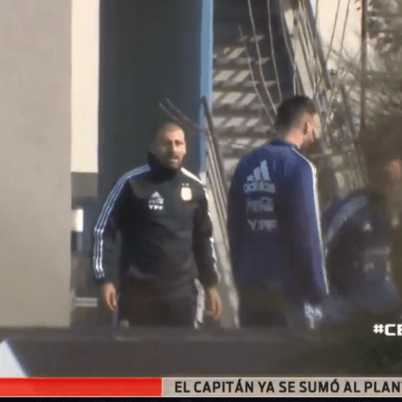 Sonriente a pesar del frío: Messi realizó su primer entrenamiento con la Selección Argentina