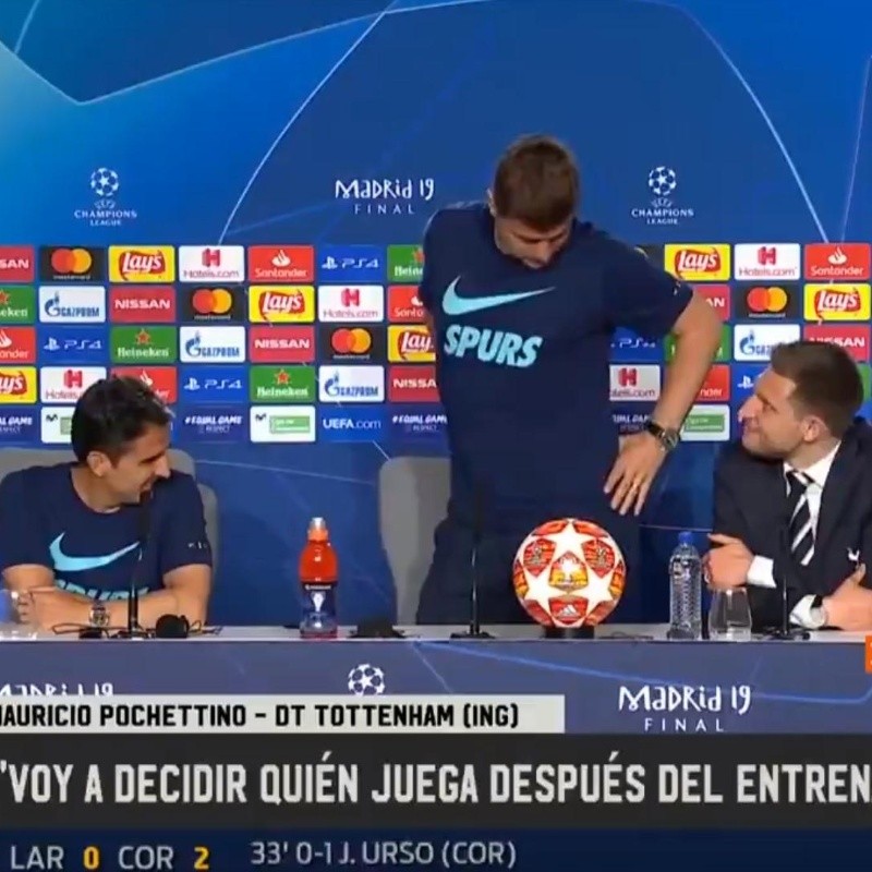 A Pochettino le preguntaron si había bajado de peso por los nervios y posó adelante de todos