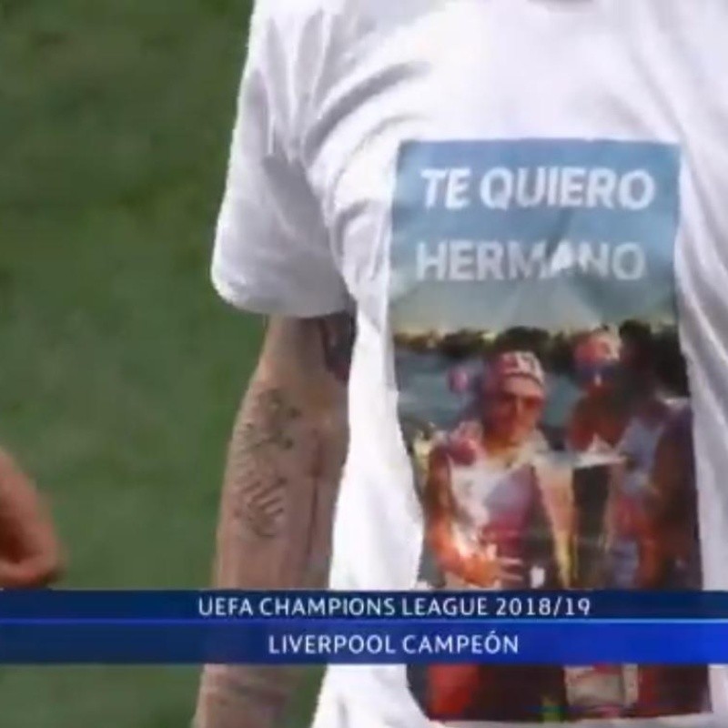 En medio de los festejos, la tristeza: el recuerdo de Alberto Moreno, campeón con Liverpool, para la 'Perla' Reyes