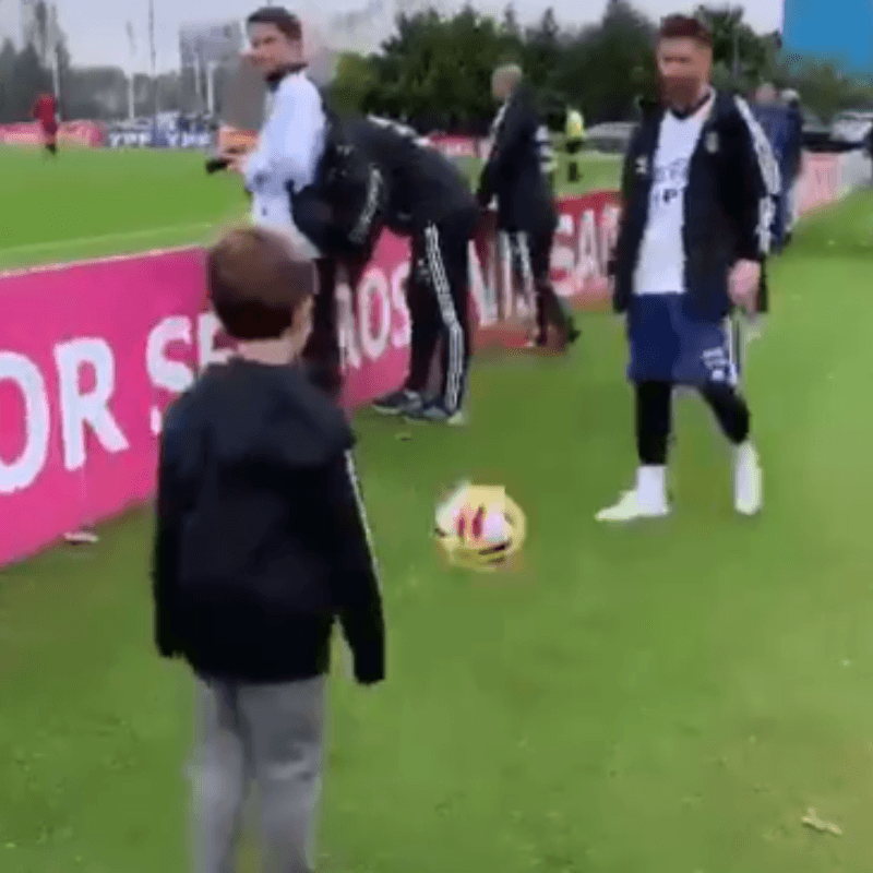 Otro sueño cumplido: Messi jugó al fútbol con el hijo de un ídolo de Boca