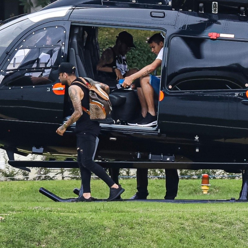 Llegó la policía al entrenamiento de Brasil y fue directo a buscar a Neymar