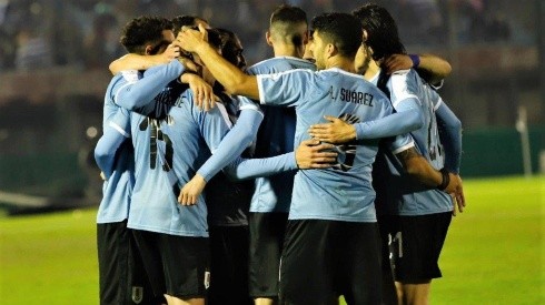 Equipo de Uruguay celebrando el triunfo.