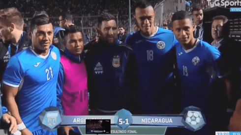 Terminó el partido y los jugadores de Nicaragua lo volvieron loco a Messi por una foto
