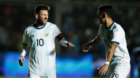 Foto de Lionel Messi con Matías Suárez.