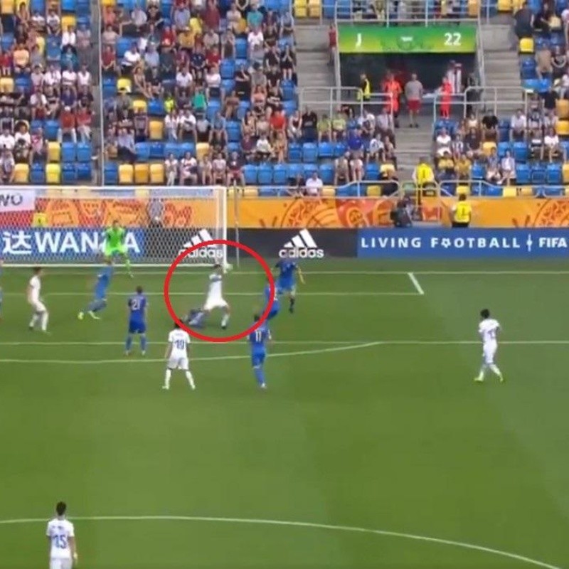 Metió el golazo del Mundial Sub 20 a los 91' y el VAR le cobró una falta insólita