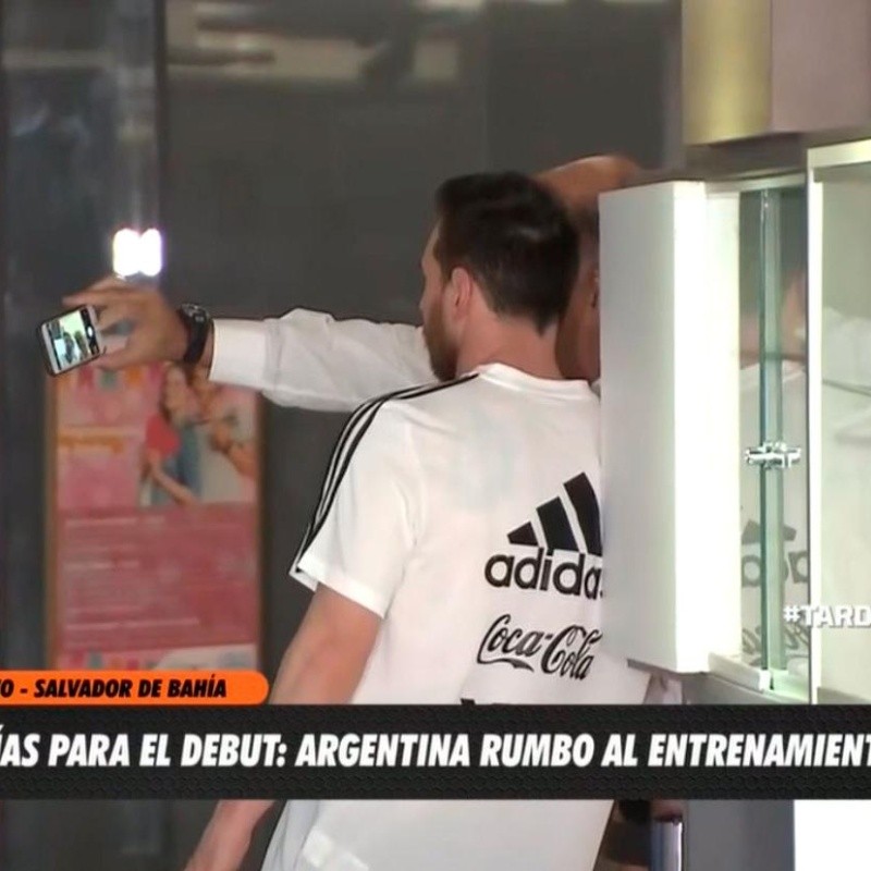 El peor día de su vida: se quiso sacar una foto con Messi y le salió todo mal