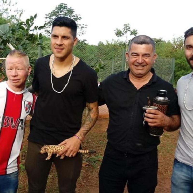 Seis meses después, Enzo Pérez y Scocco cumplieron la promesa por haber ganado la Libertadores