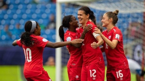 Selección femenina de Canadá
