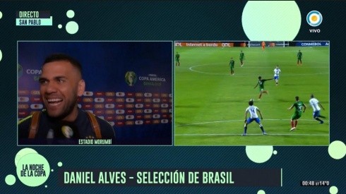 A Dani Alves le pidieron un mensaje para Messi y tiró un épico trolleo para Agüero