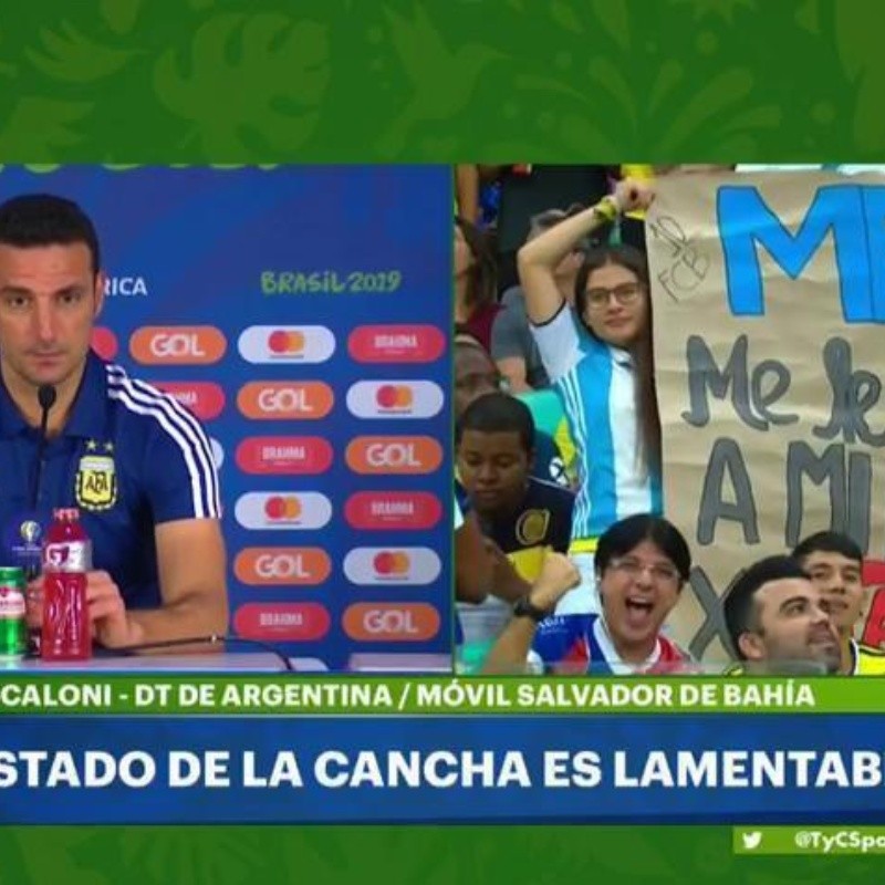 Esto es real: después de la derrota, Scaloni le pegó al estado de campo de juego