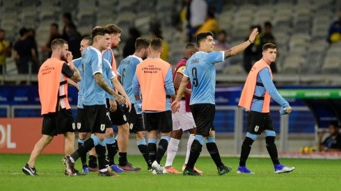 Jugadores de Uruguay celebrando el triunfo ante Ecuador.