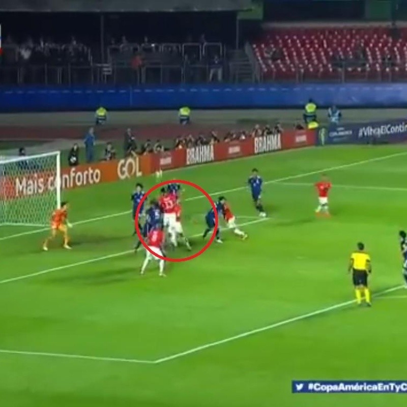 Chile buscó el gol por todos lados y lo encontró con un cabezazo implacable de Pulgar