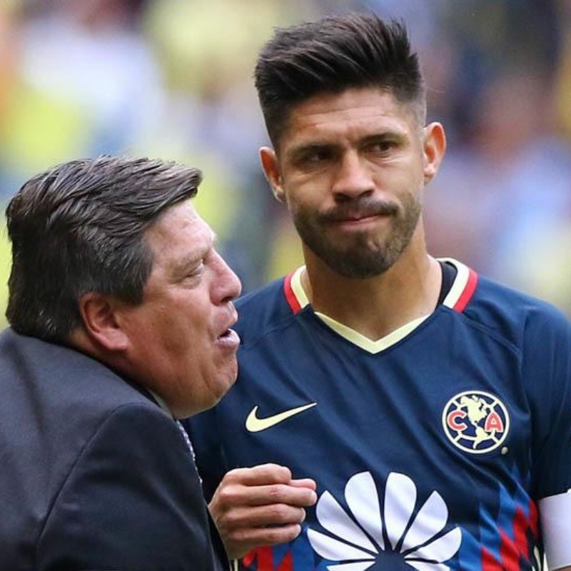 Herrera le dijo que "no era un referente de América" y Oribe Peralta respondió con mucha altura