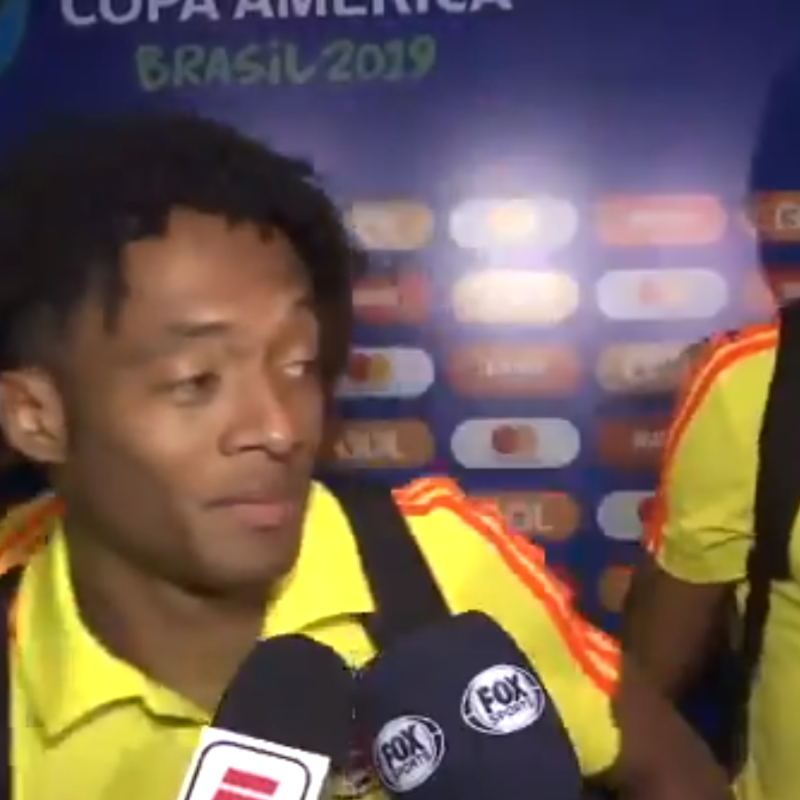 Cuadrado tuvo que parar una entrevista para evitar bullying de Yerry Mina