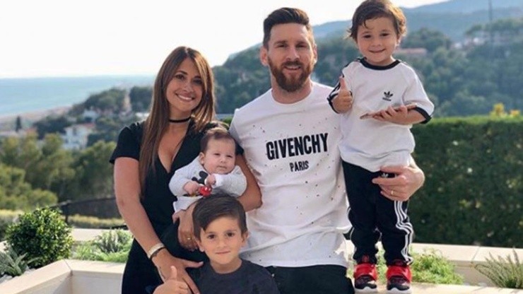 Lionel Messi junto a su familia.