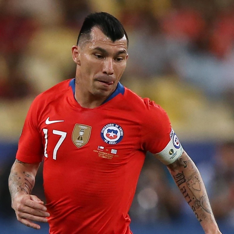 Se encendieron todas las alarmas en Chile: Gary Medel se fue con una molestia