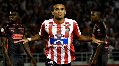 Luis Díaz festejando un gol con Junior. (Getty)