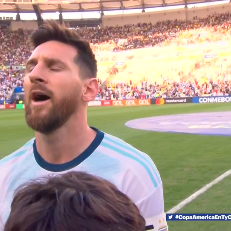 Video: Messi cantó el himno argentino por primera vez en su vida