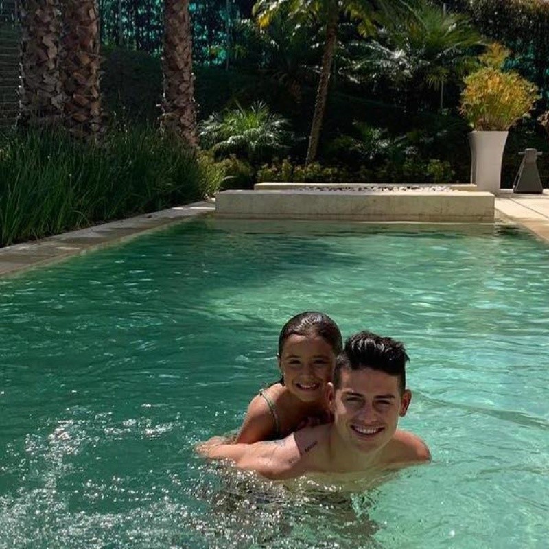 Así disfruta James Rodríguez sus vacaciones, mientras se resuelve su nuevo equipo