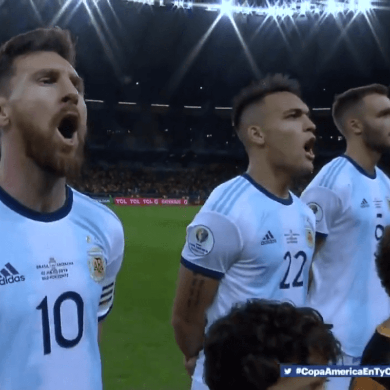 Piel de gallina: Messi cantó con todo el himno argentino antes de jugar contra Brasil