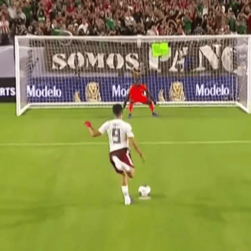 El árbitro le regaló un penal a México y Raúl Jiménez lo cobró con mucha clase