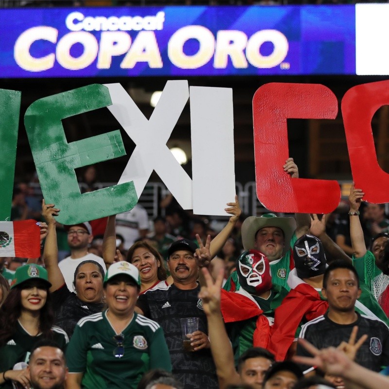 La afición mexicana ovacionó a un periodista