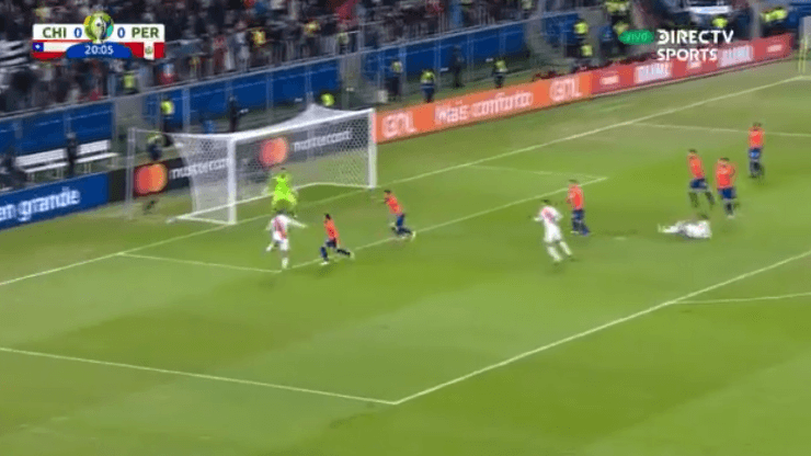 Foto del gol de Perú.