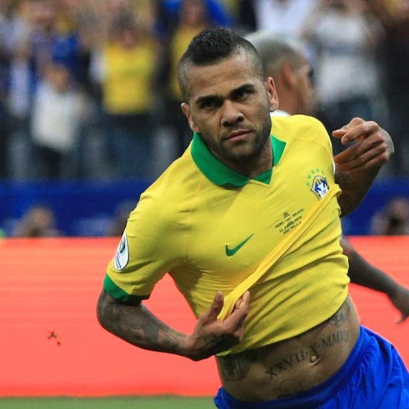 El tuit de Dani Alves que hizo enfurecer a los hinchas de Perú antes de la final