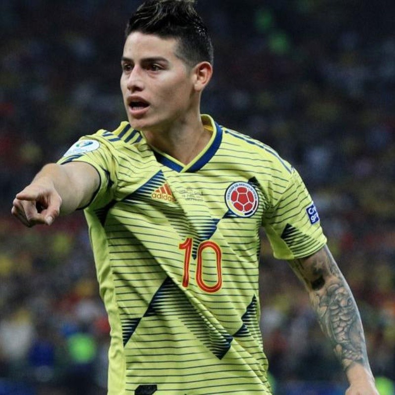 Exjugador del Napoli está con James en Medellín y los hinchas lo piden a gritos