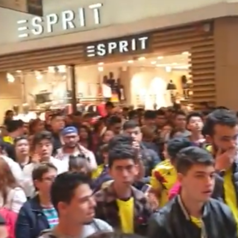 Video: Locura en Bogotá por presencia de Falcao en un centro comercial