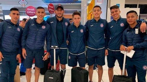 Jugadores de Cruz Azul viajando a Estados Unidos.