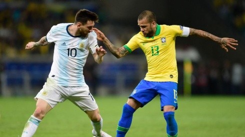 A Dani Alves no le importó que Messi sea su amigo: "Faltó el respeto a mi selección"