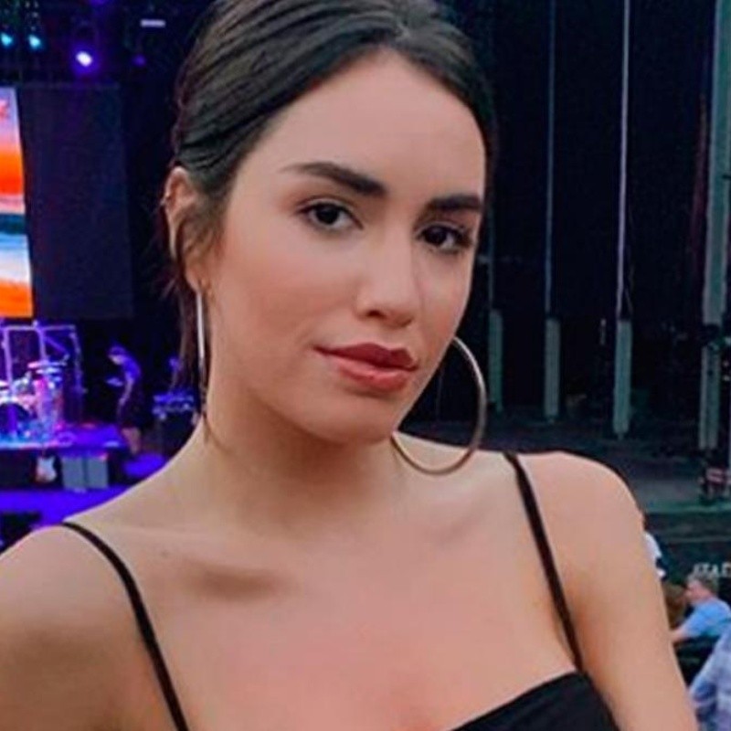 Desde España, Lali le puso 'caliente' a este domingo frío con dos fotos en bikini