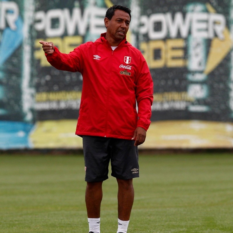 El equipo que alineó Nolberto Solano en el entrenamiento de esta mañana