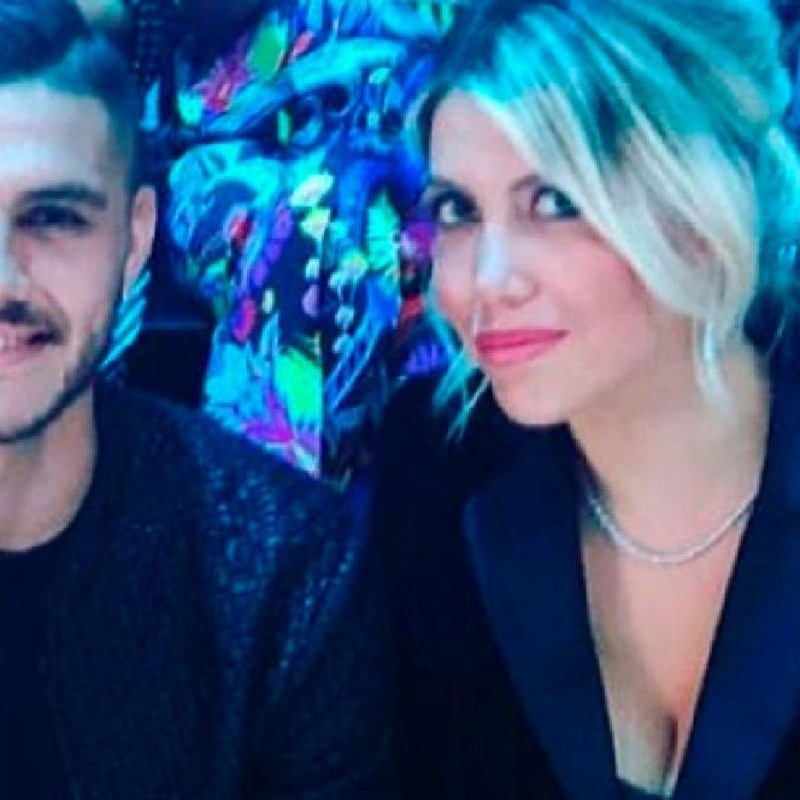 Icardi subió una foto de Wanda Nara con un escote enorme y puso un emoji que lo dice todo