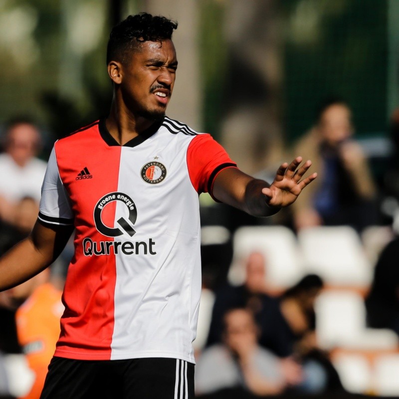 No va más: Feyenoord confirmó la partida de Renato Tapia