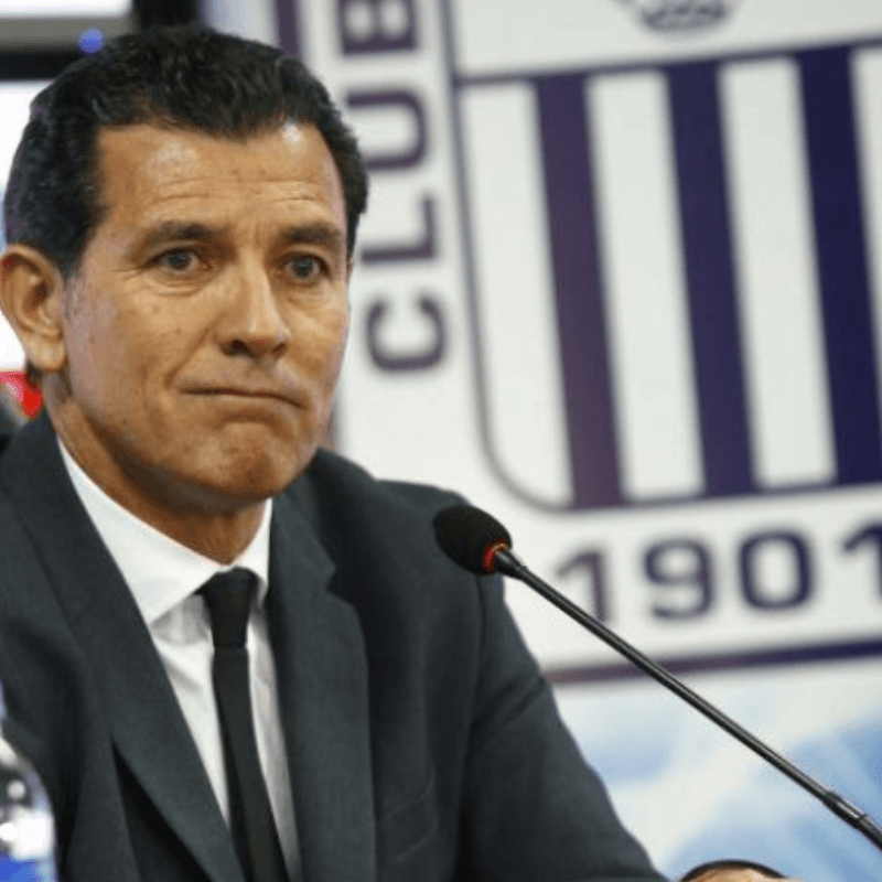 Que sí, que no: Gustavo Zevallos descartó la salida de Pablo Bengoechea de Alianza Lima