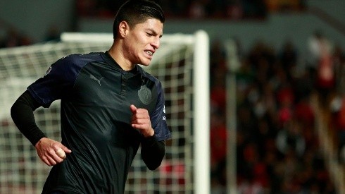 Ronaldo Cisneros podría salir de Chivas