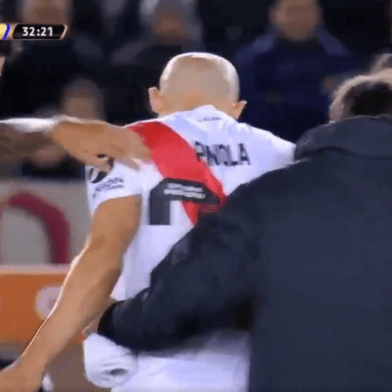 Malas noticias en River: Pinola se lesionó y pidió el cambio