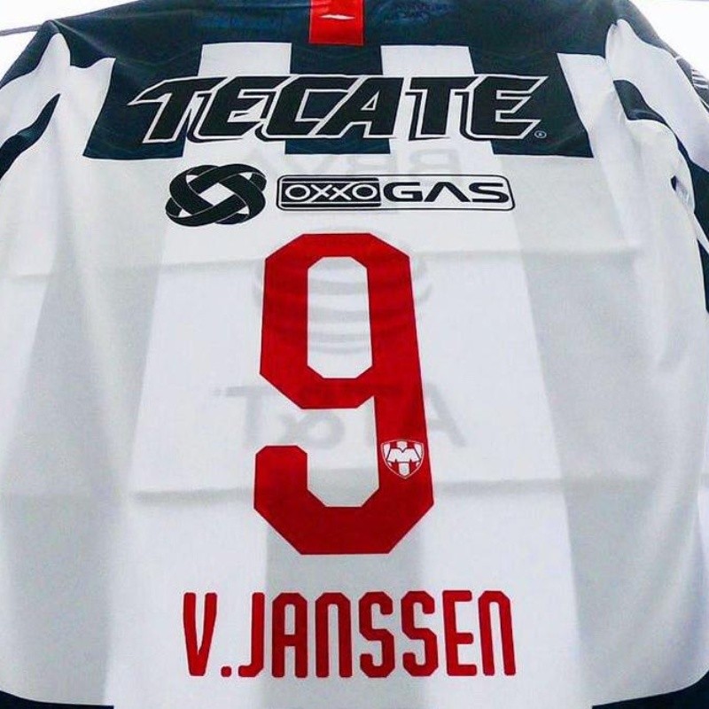 ¡Welkom! Fanáticos de Rayados dan la bienvenida a Janssen