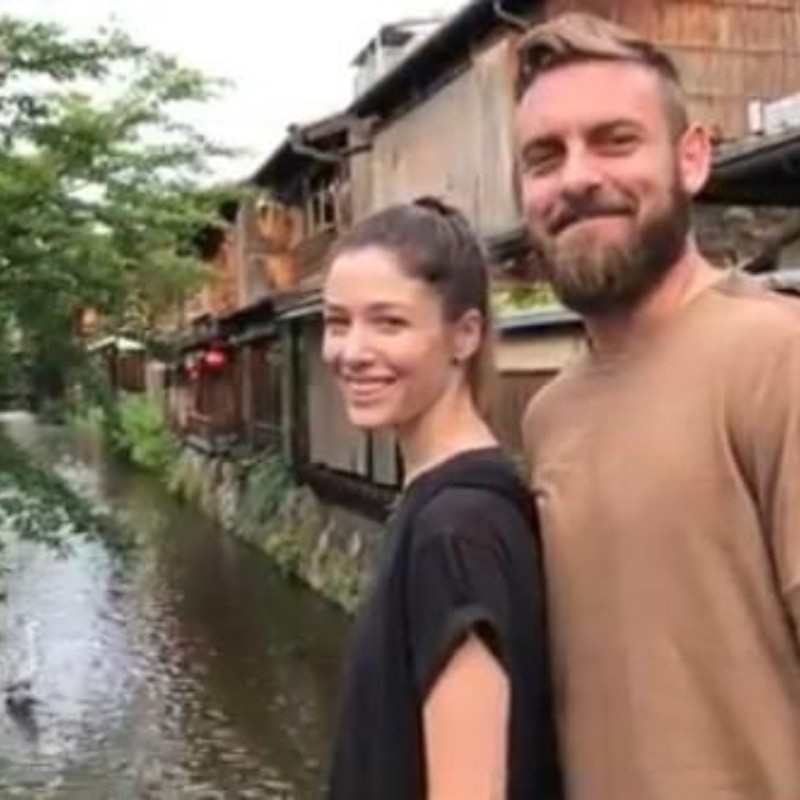 La mujer de De Rossi subió un video con él a nada de su llegada a Boca