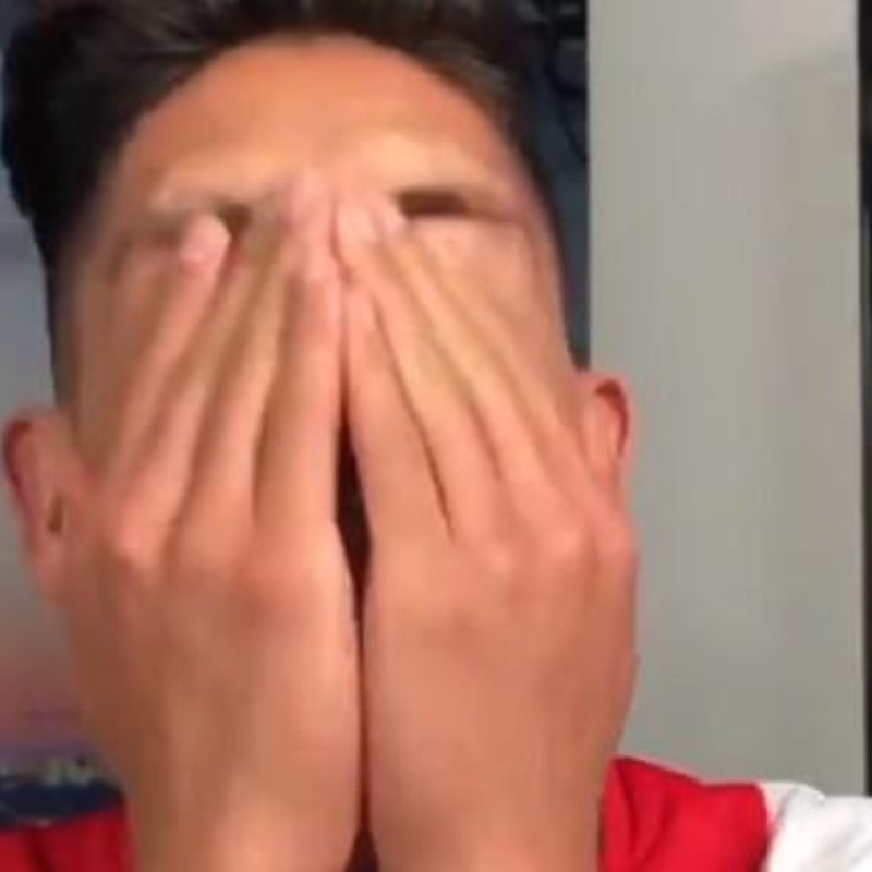 La emocionante reacción de Edson Álvarez en el video de su presentación