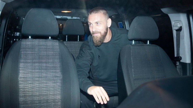 Visitó La Bombonera: la primera foto de De Rossi con los colores de Boca