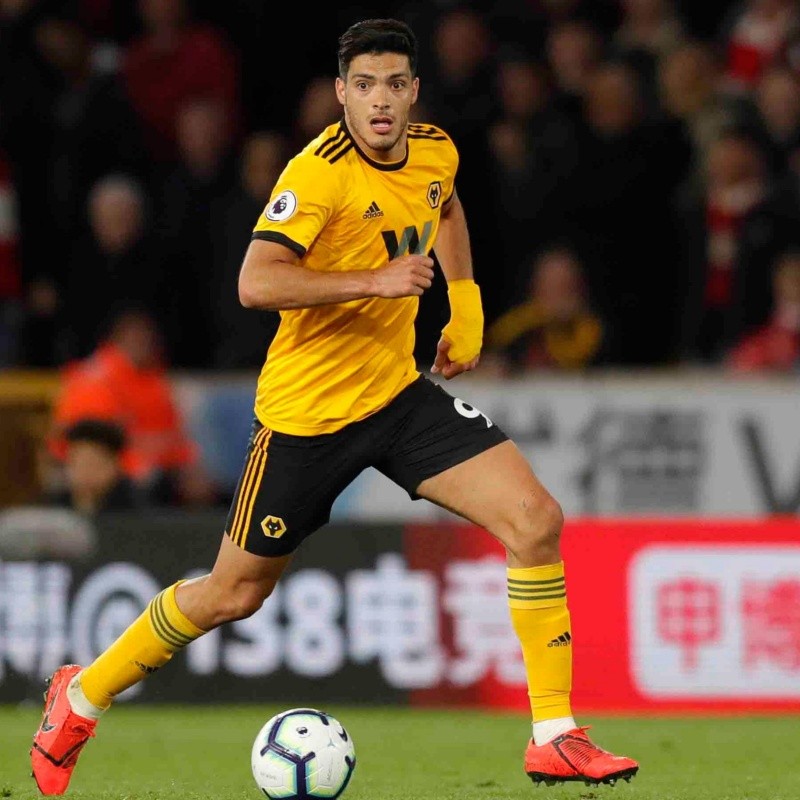 Raúl Jiménez jugó más de 30 minutos en la victoria de Wolves por la Europa League