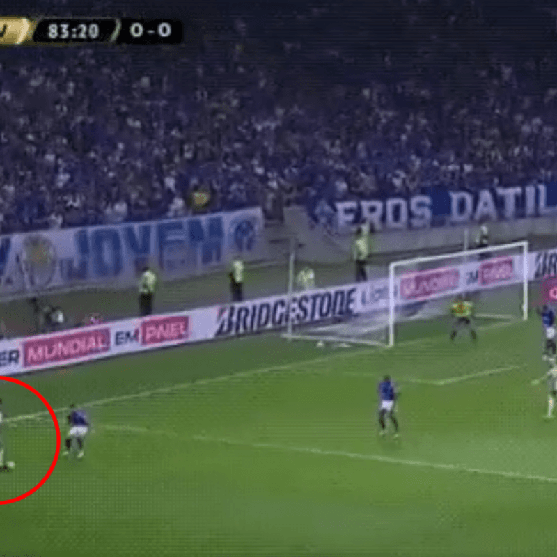 No todos lo vieron: Carrascal humilló en Modo Dios a un jugador de Cruzeiro