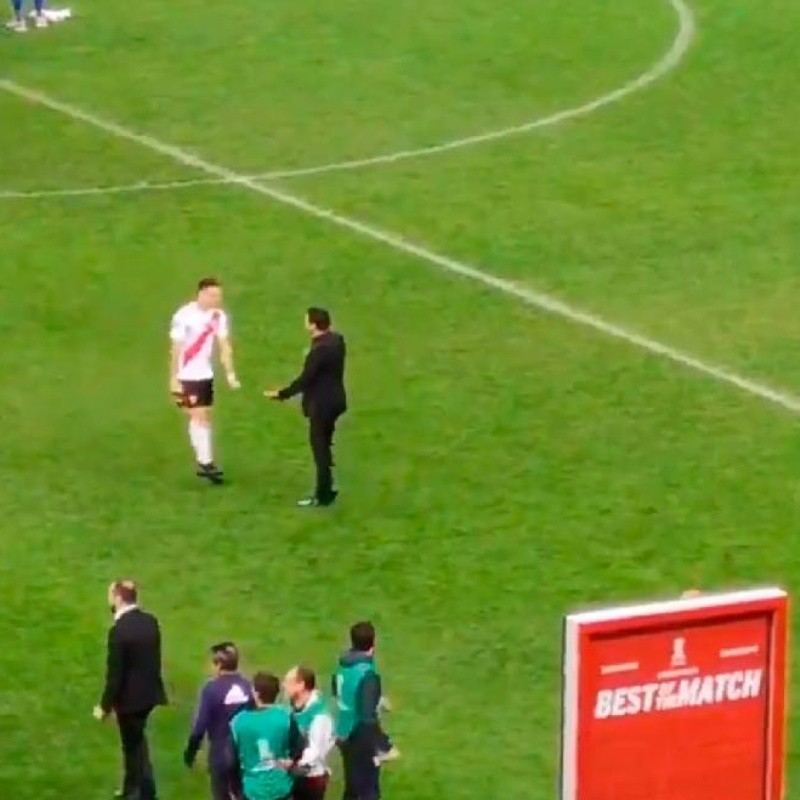 Borré vio a Gallardo caminando hacia él y le dio el abrazo más tierno de todo River