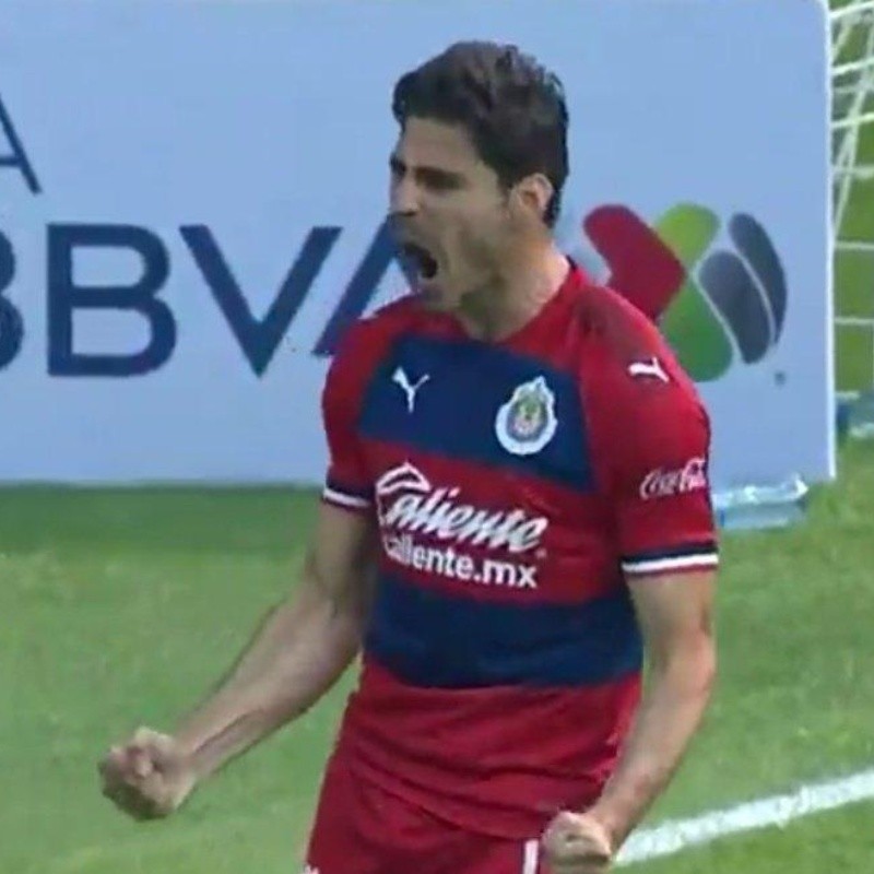 ¿Se volvió loco? Briseño barrió una pelota y lo gritó como un gol