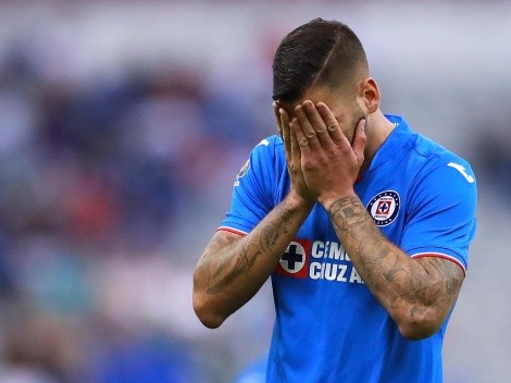 Luego de su mal partido, la afición del Cruz Azul fue pura bronca contra Juan Escobar